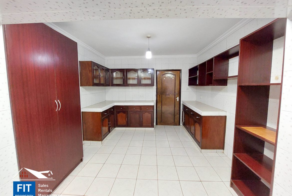 4 Bed townhouse for rent, City Park Estate, Parklands. Has DSQ. built-in inverter and solar. FIT Property