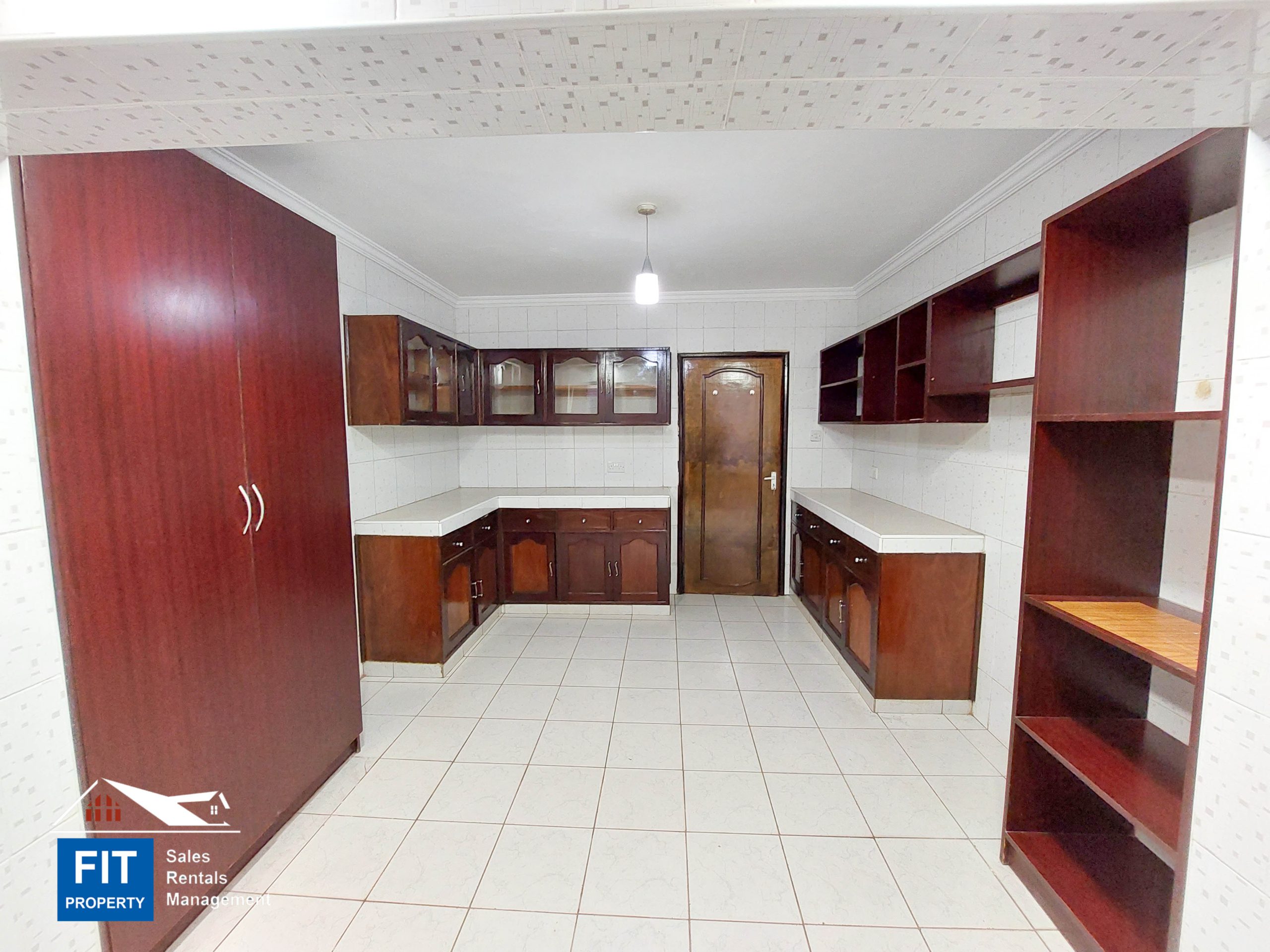 4 Bed townhouse for rent, City Park Estate, Parklands. Has DSQ. built-in inverter and solar. FIT Property