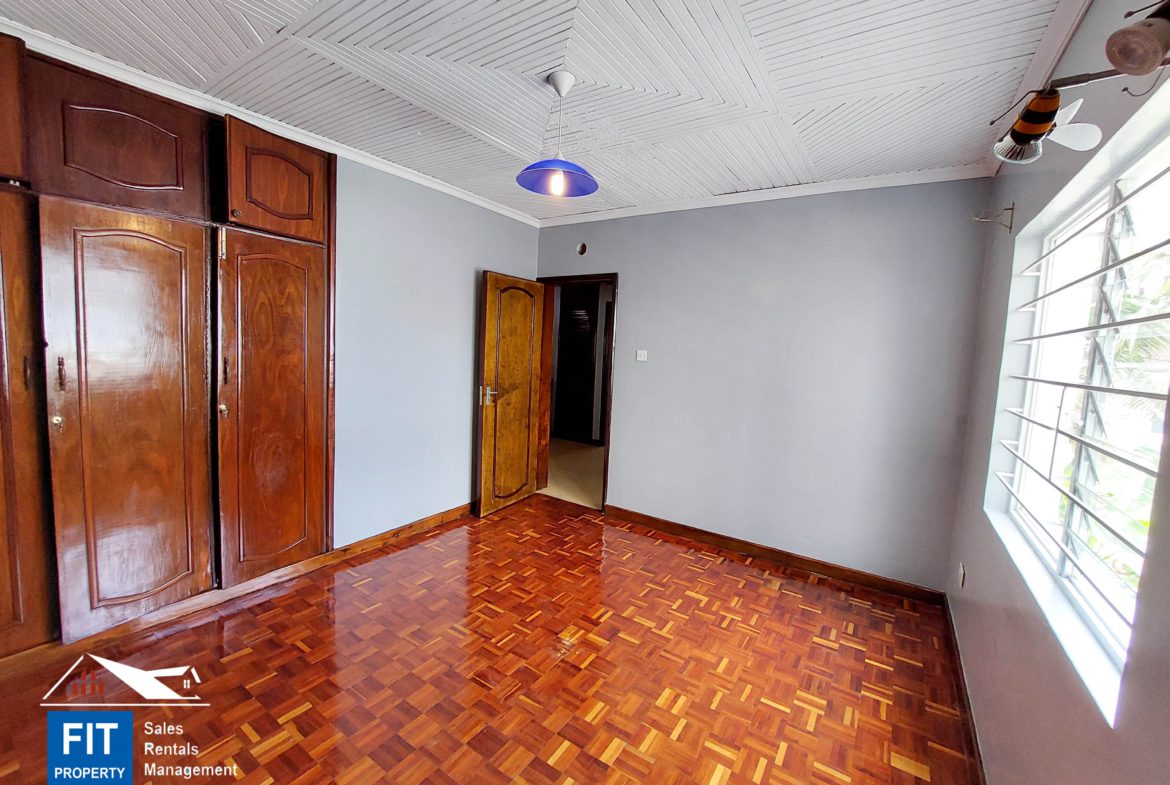 4 Bed townhouse for rent, City Park Estate, Parklands. Has DSQ. built-in inverter and solar. FIT Property