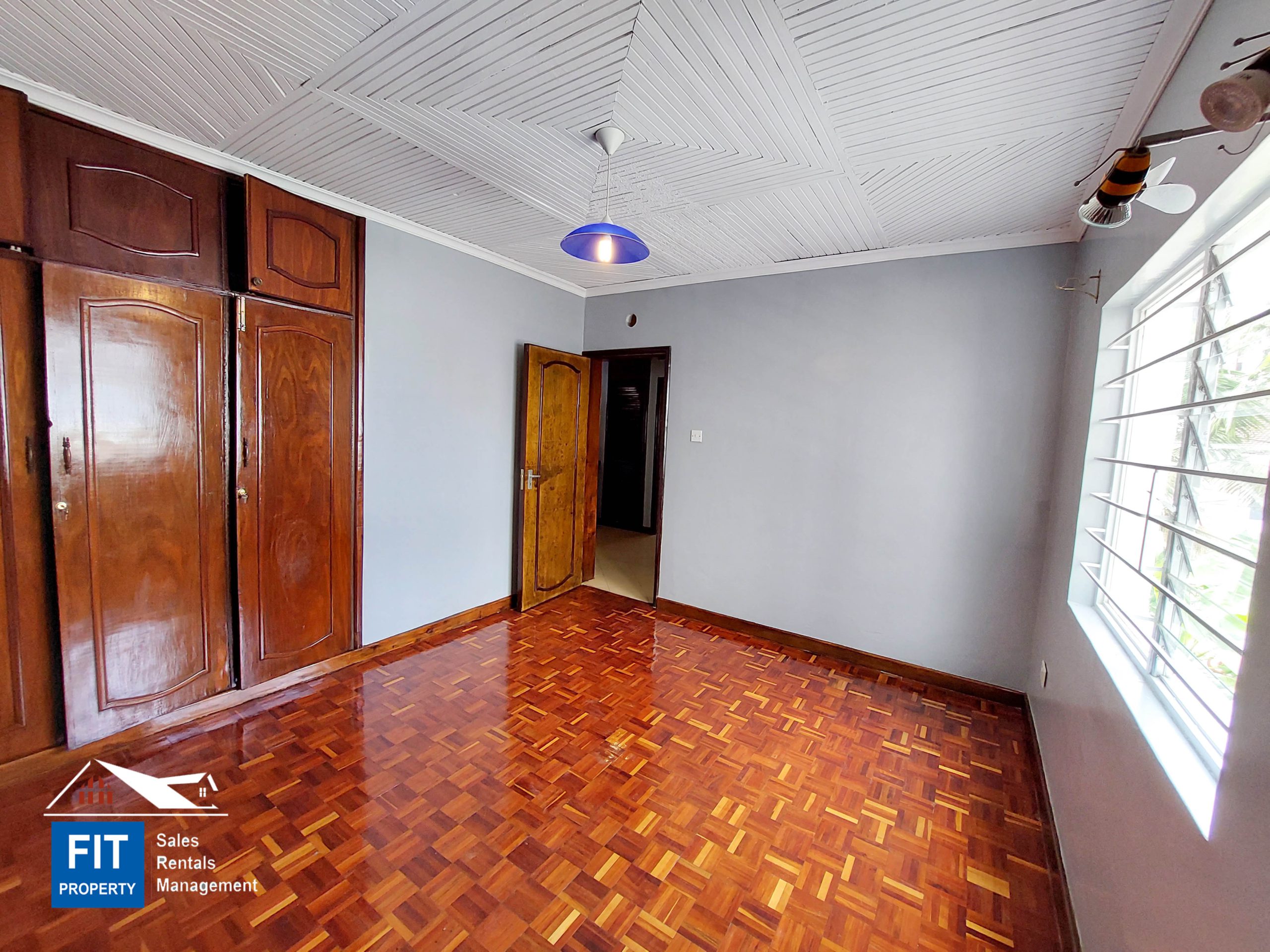 4 Bed townhouse for rent, City Park Estate, Parklands. Has DSQ. built-in inverter and solar. FIT Property