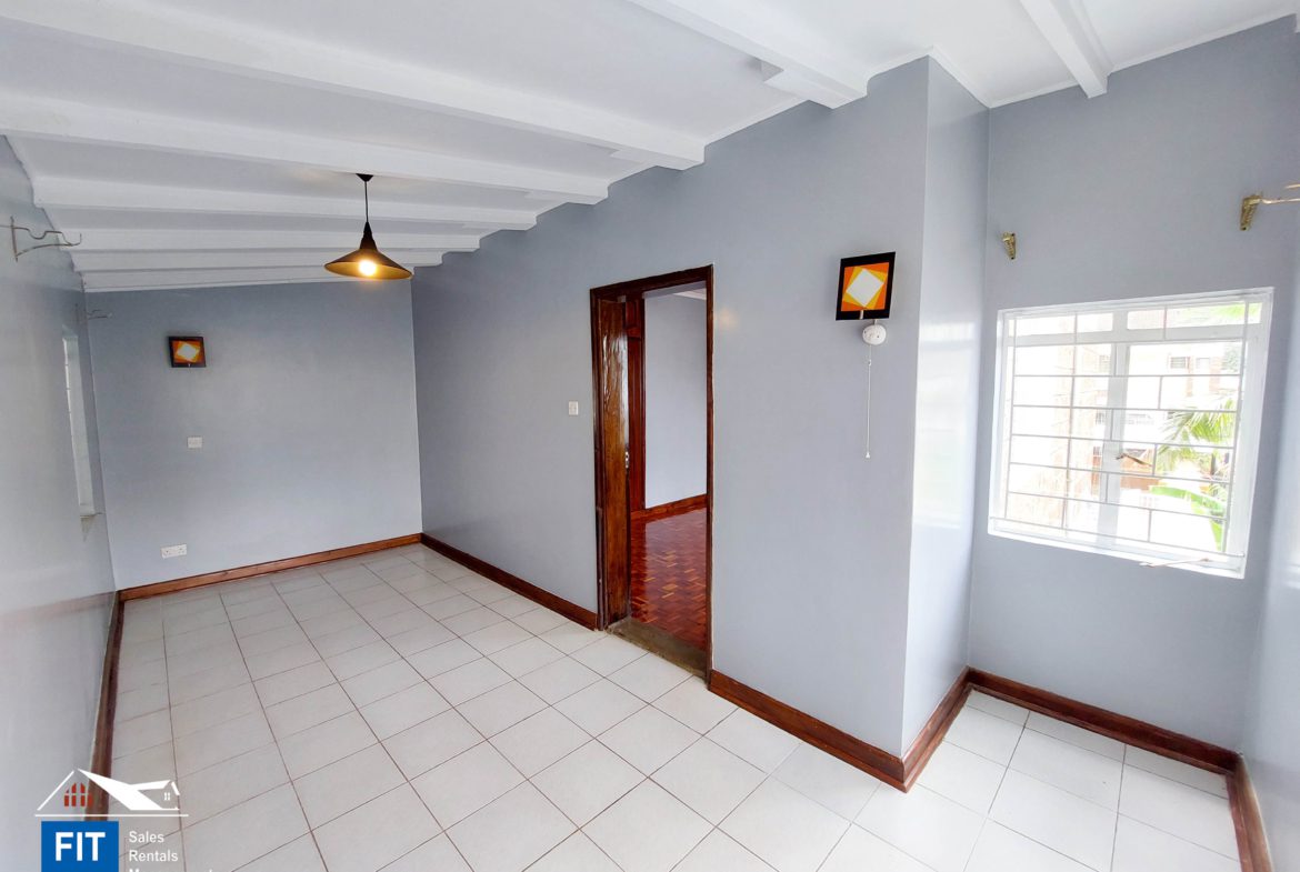 4 Bed townhouse for rent, City Park Estate, Parklands. Has DSQ. built-in inverter and solar. FIT Property