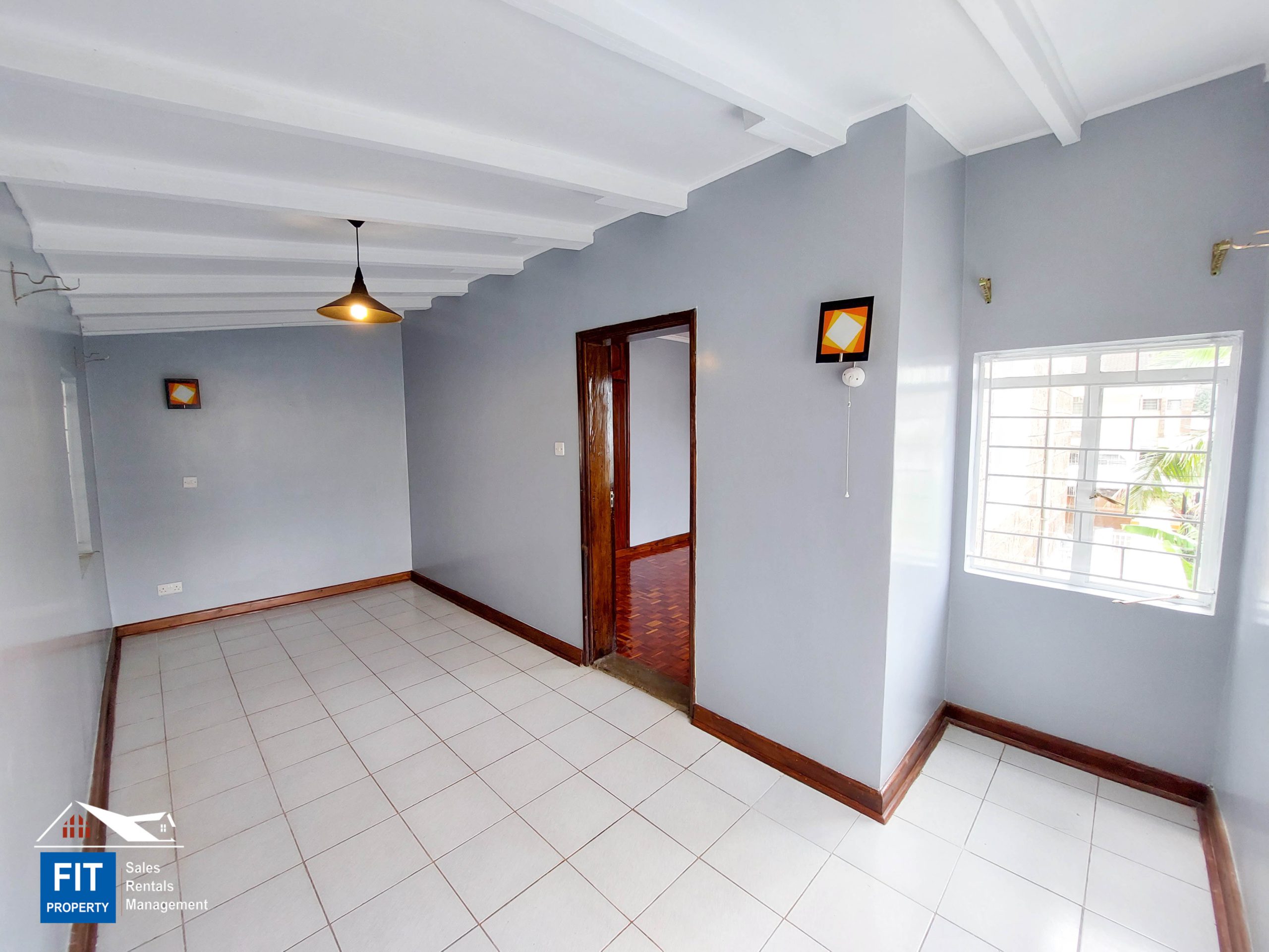 4 Bed townhouse for rent, City Park Estate, Parklands. Has DSQ. built-in inverter and solar. FIT Property