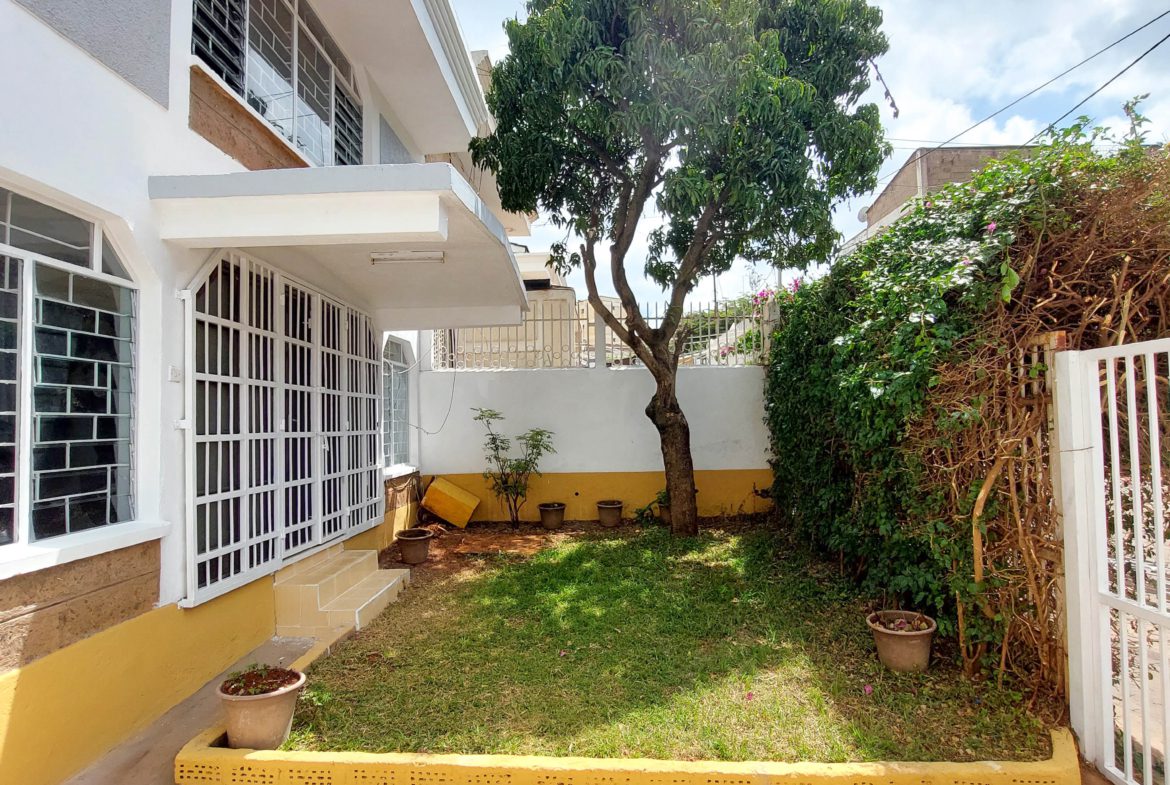 4 Bed townhouse for rent, City Park Estate, Parklands. Has DSQ. built-in inverter and solar. FIT Property