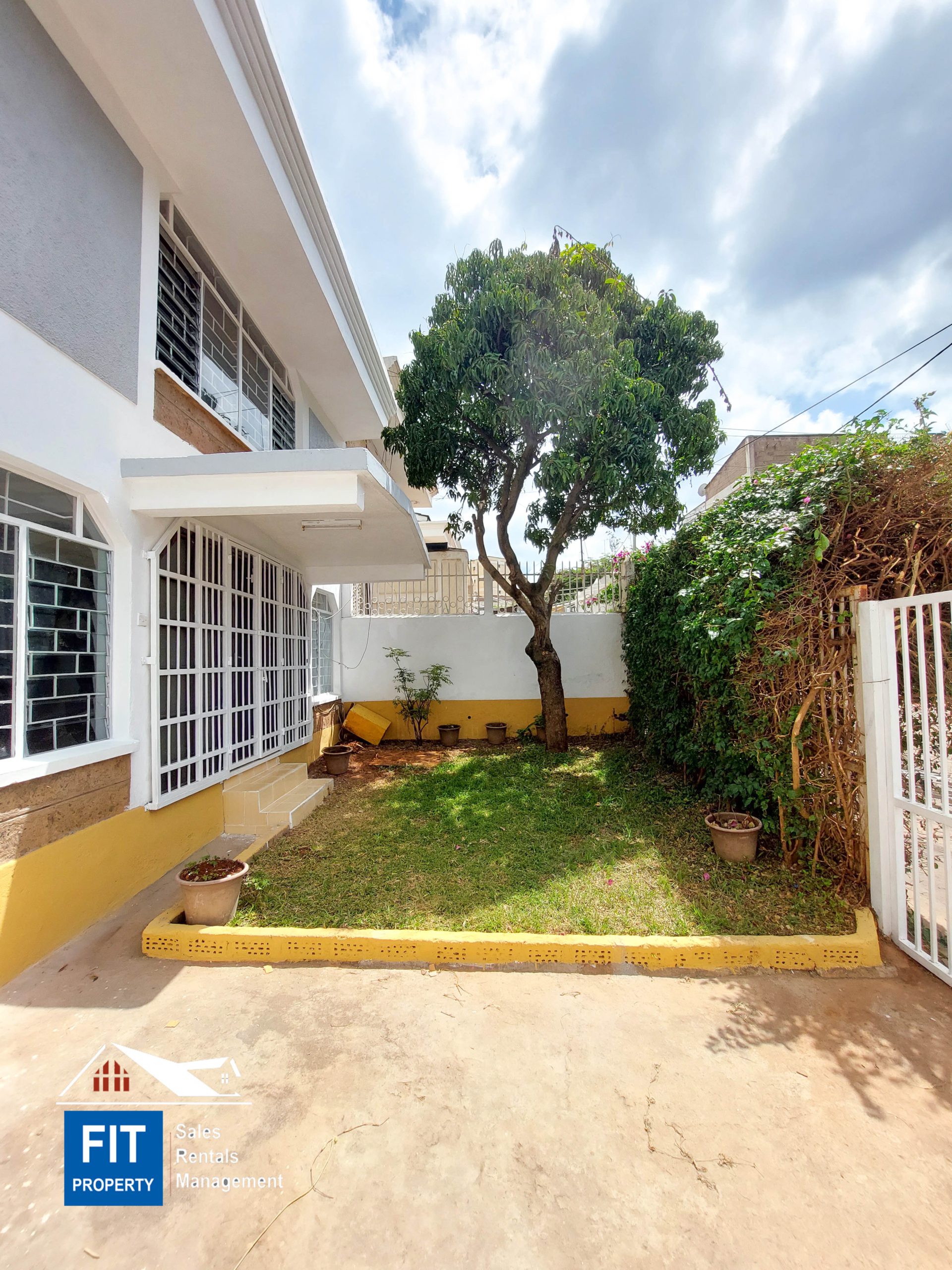 4 Bed townhouse for rent, City Park Estate, Parklands. Has DSQ. built-in inverter and solar. FIT Property